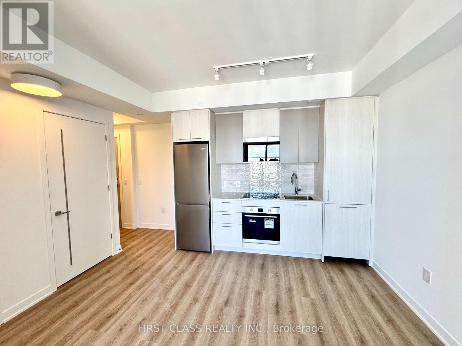 Property Photo:  10 Oak Street 1109  ON M5A 0Z1 