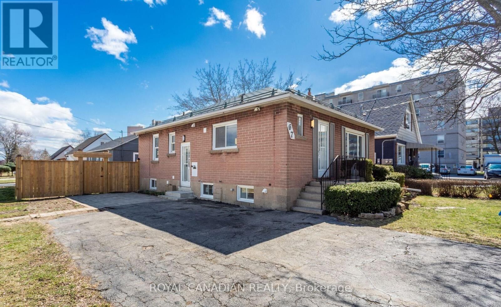 Property Photo:  67 Seven Oaks Drive Main  ON L9A 4E3 