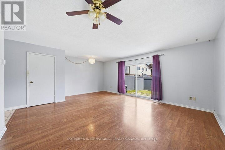 Property Photo:  120 Falconer Drive 34  ON L5N 1P5 