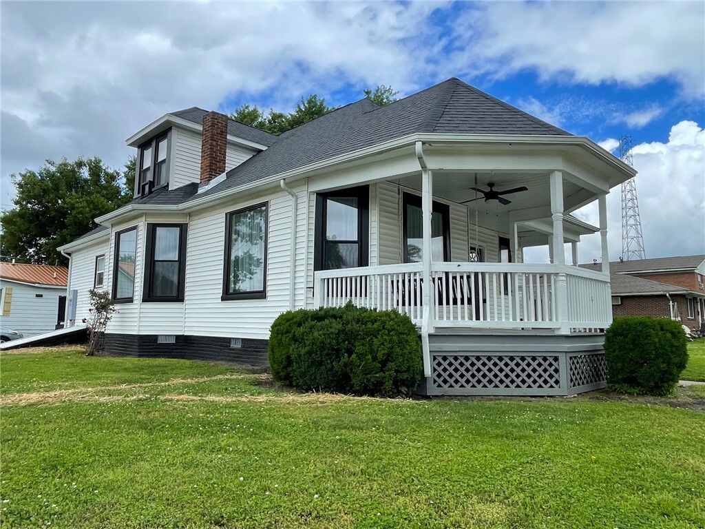 Property Photo:  511 S 5th Street  IL 62401 