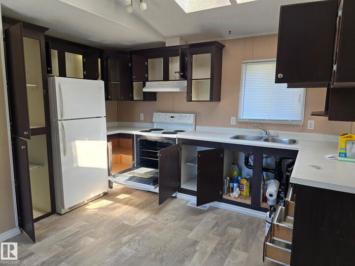 Property Photo: 5204 53 Avenue AB T9M 1W9