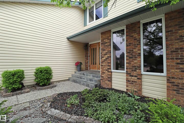 Property Photo: 6 Marlboro Place AB T7X 2P1