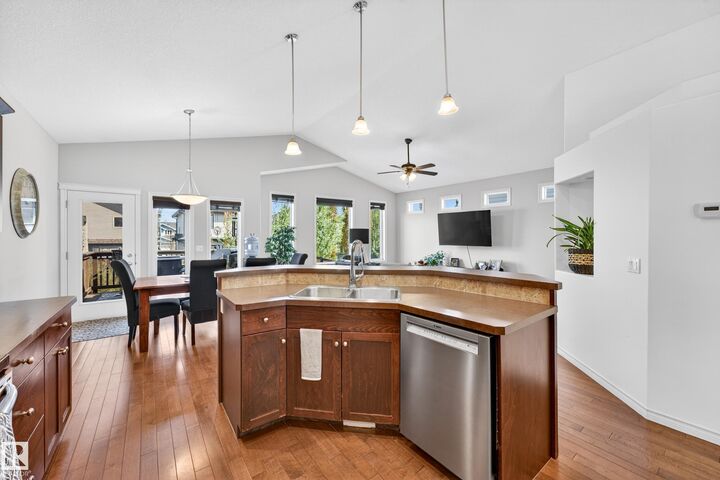 Property Photo: 100 Napoleon Crescent AB T8N 3L8