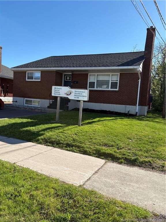 11-13 Leslie Street — photo 1