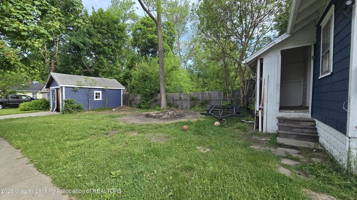 Property Photo: 942 Dakin Street MI 48912