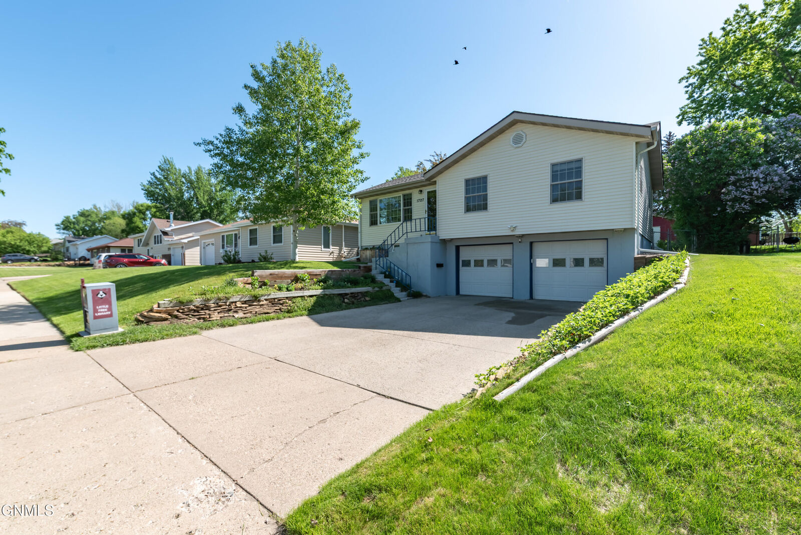 Property Photo:  1727 Griffin Street  ND 58501 