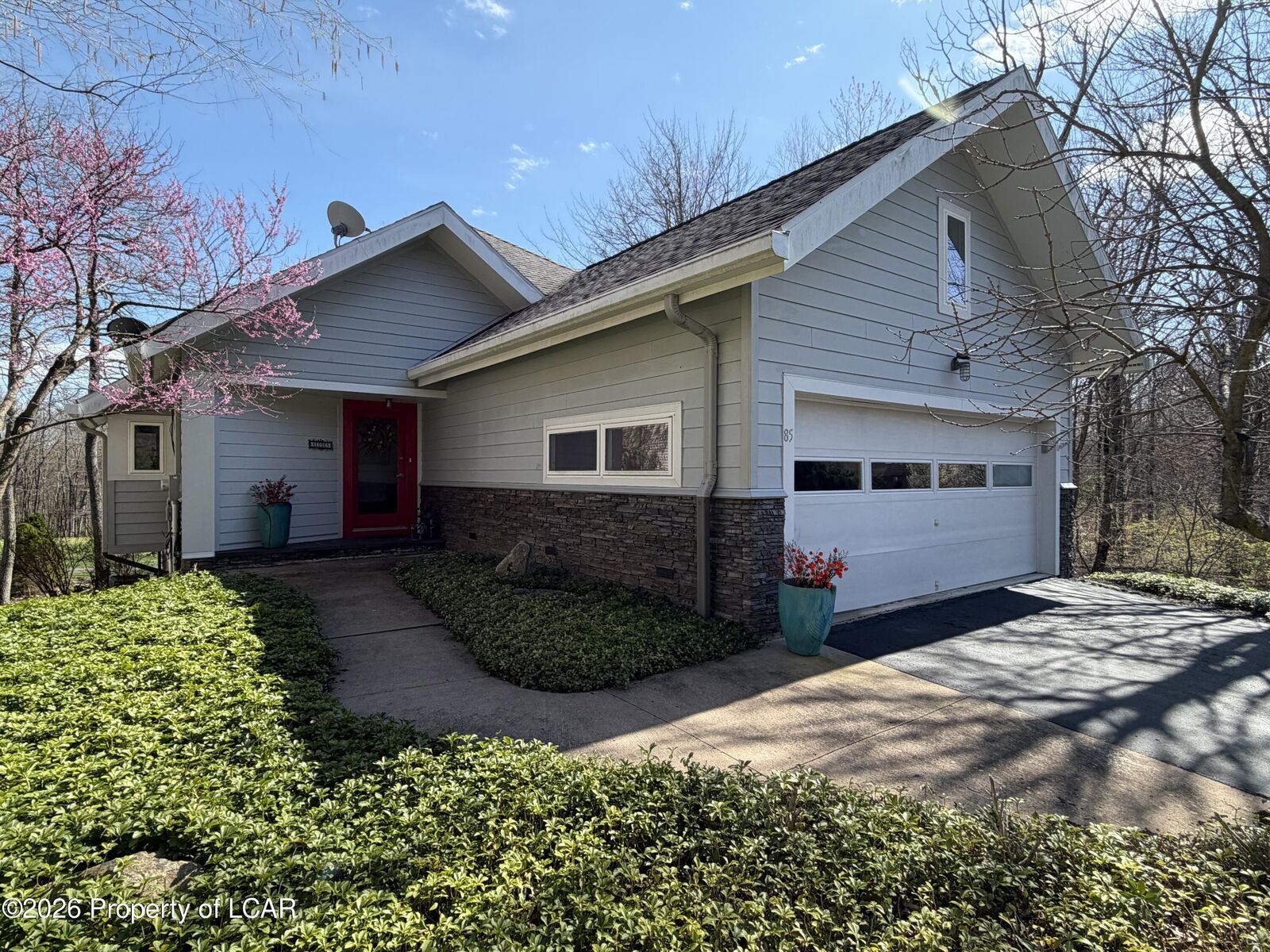 Property Photo:  85 Crooked Stick Lane  PA 18202 