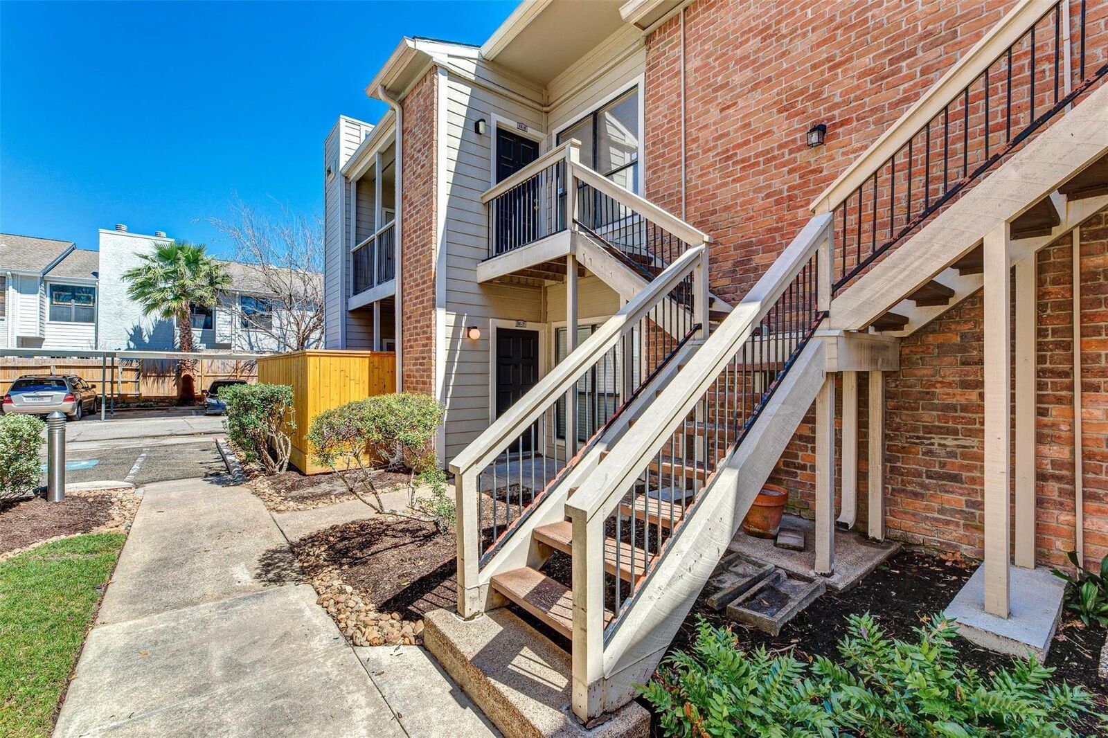 Property Photo:  2001 Bering Drive 8D  TX 77057 