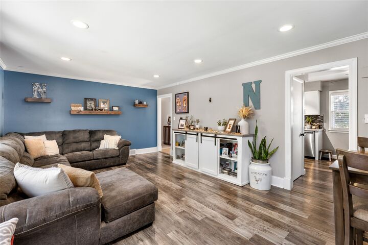 Property Photo:  314 SE East Lawn Drive  IA 50021 
