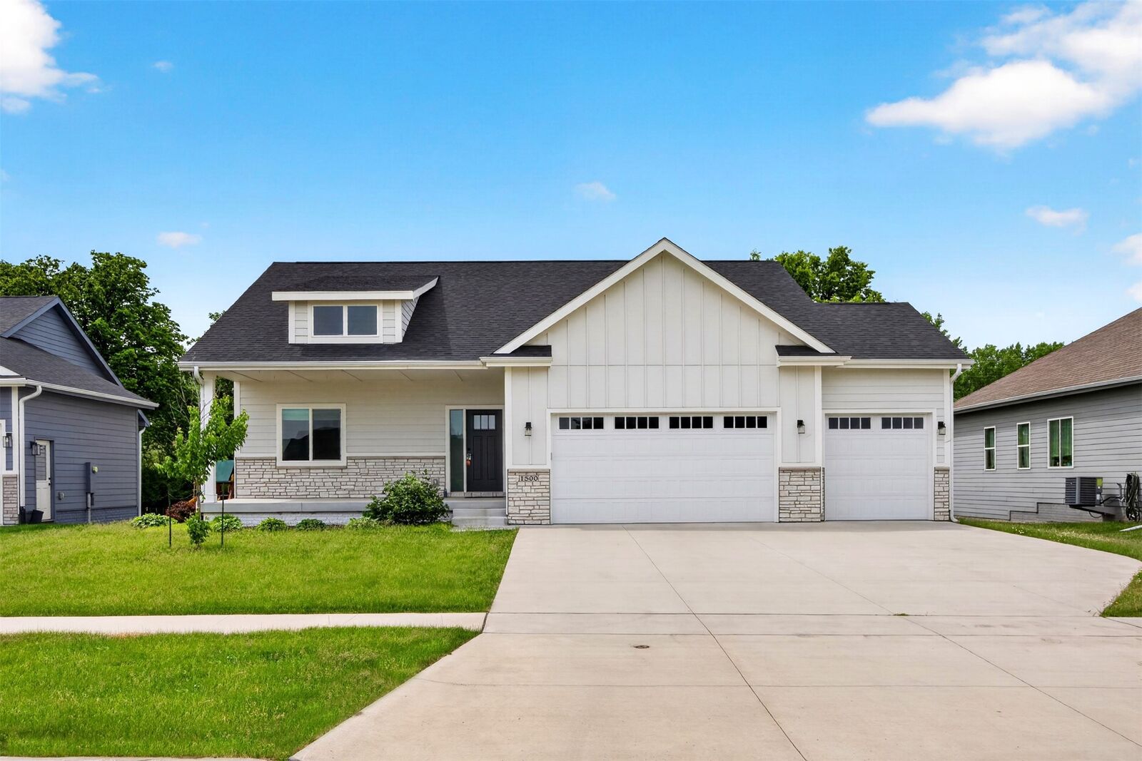 Property Photo: 1500 Marina Cove Drive IA 50226