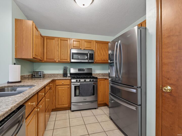 Property Photo: 6102 Prestwick Run IN 46835