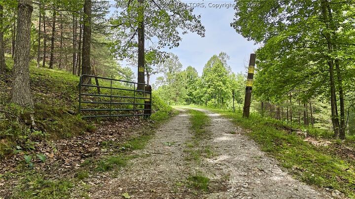 Property Photo: 498 Little Queen Road WV 25045