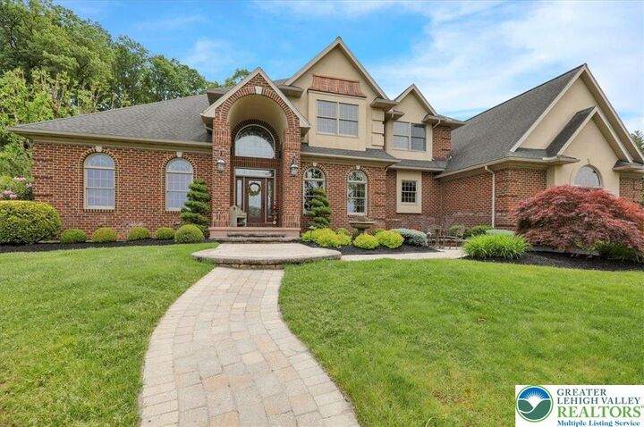 Property Photo: 212 Hillview Circle PA 19533