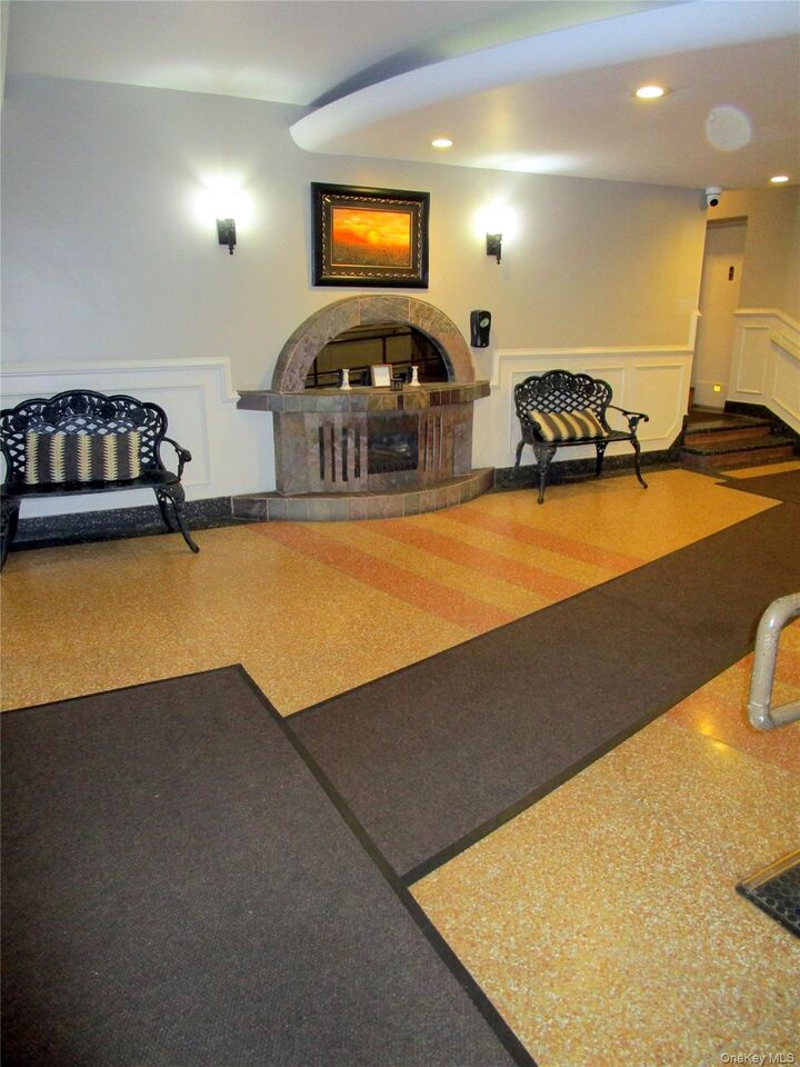 Property Photo:  595 McLean Avenue 6B  NY 10705 