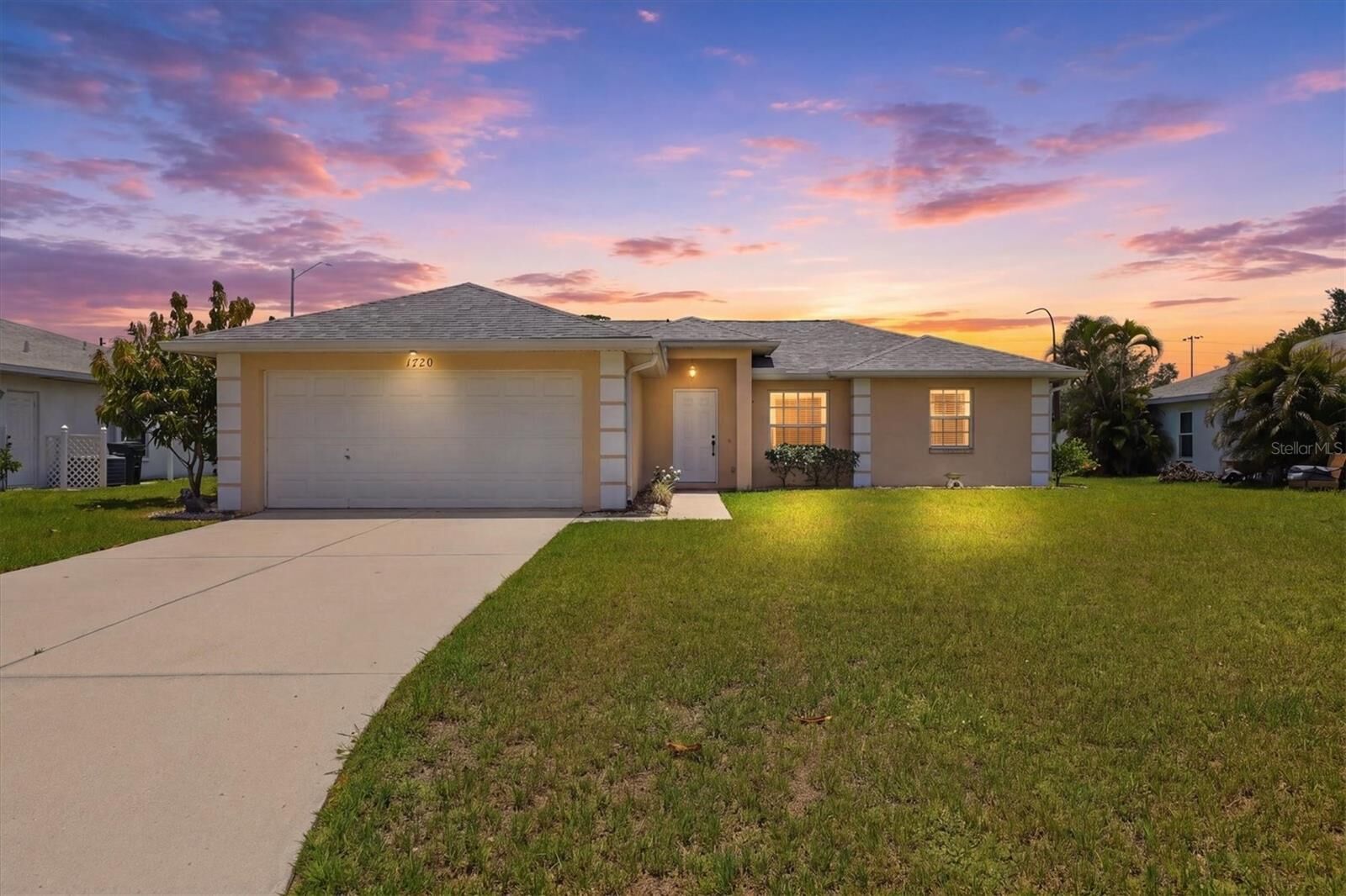 Property Photo:  1720 Country Meadows Drive  FL 34235 