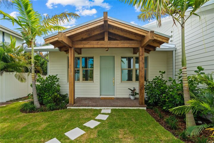 Property Photo: 1623 31st Avenue N FL 33713