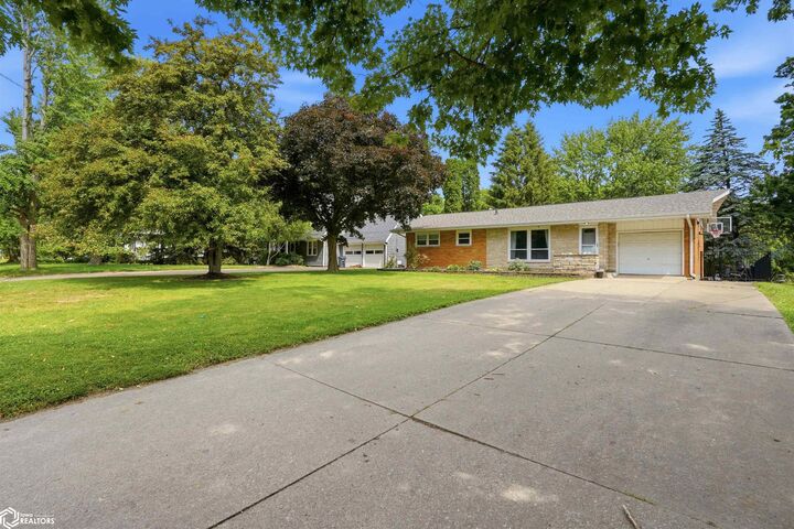 Property Photo: 2716 Division Street IA 52601