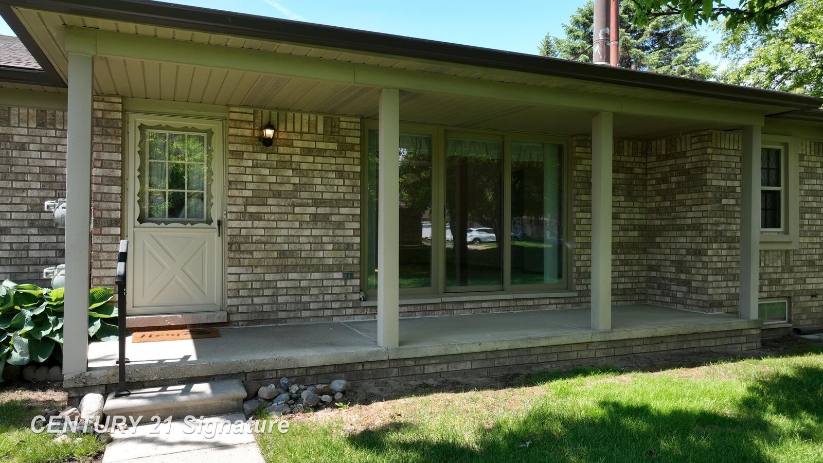 Property Photo:  49327 Winchester Court  MI 48315-3981 