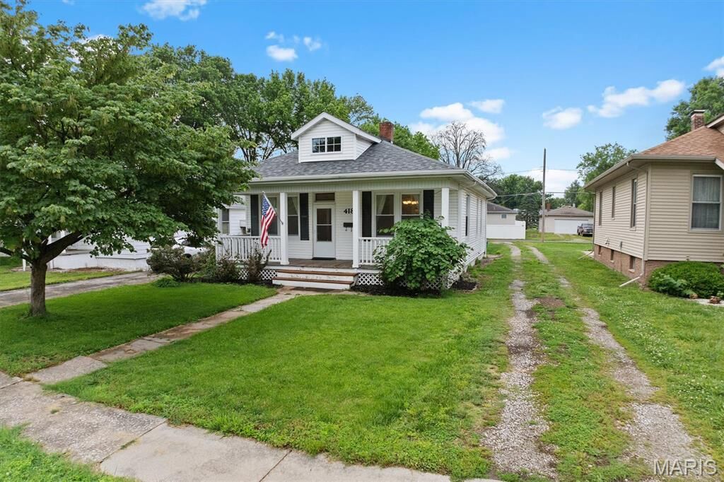 Property Photo:  418 E Adams Street  IL 62269 