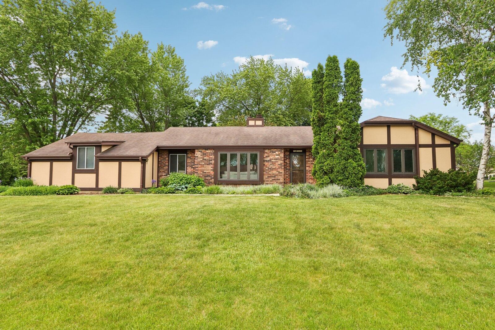 Property Photo: S72w16171 Edith Ct WI 53150