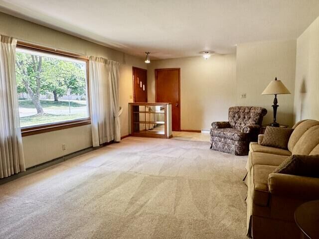 Property Photo:  921 Robins Ln  WI 53149 