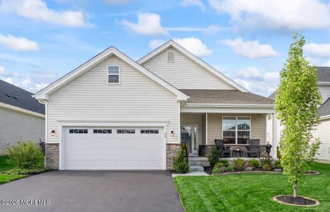 Property Photo:  38 Keeneland Road  NJ 08533 