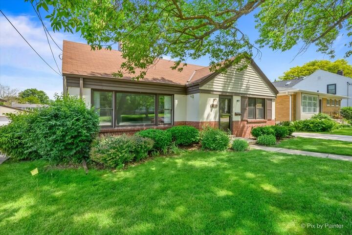 Property Photo: 361 Bryant Avenue IL 60137