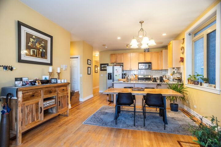 Property Photo: 2645 W Haddon Avenue 1 IL 60622