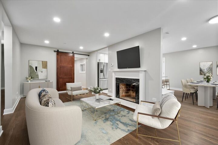 Property Photo: 7087 N McAlpin Avenue IL 60646