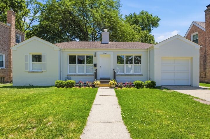 Property Photo:  7087 N McAlpin Avenue  IL 60646 