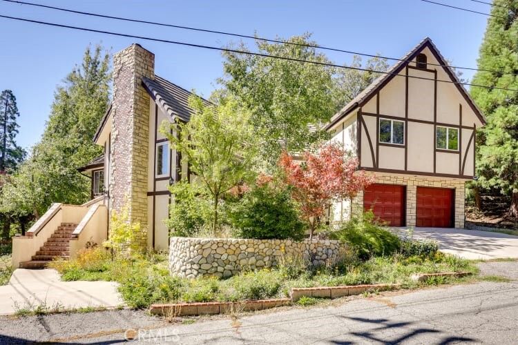 Property Photo:  196 Hillcrest Court  CA 92352 