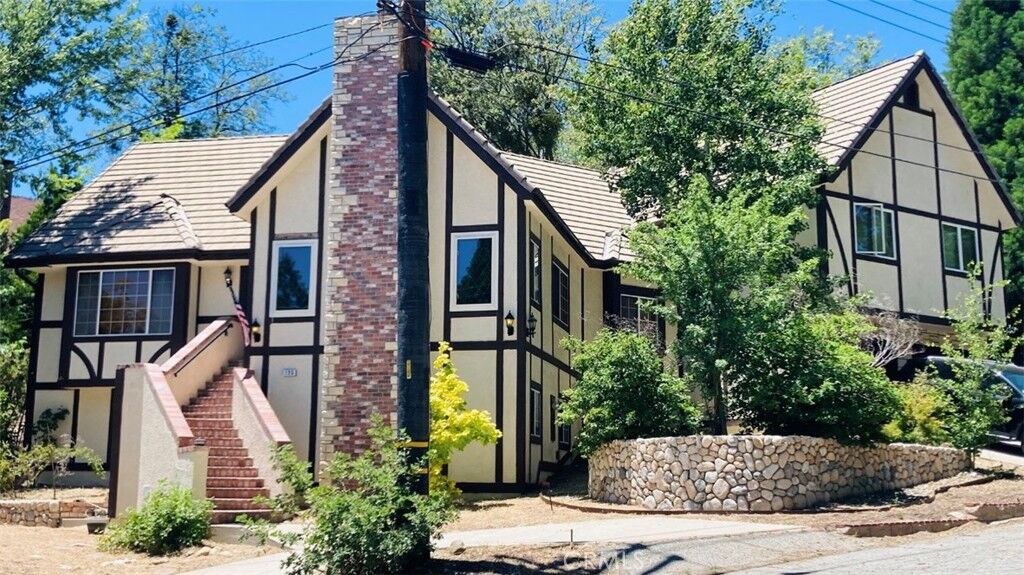 Property Photo: 196 Hillcrest Court CA 92352