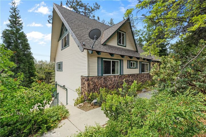 Property Photo: 943 Nadelhorn CA 92352