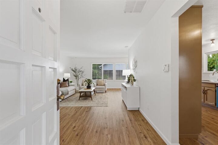 Property Photo: 7068 Bridgeport Circle CA 95207