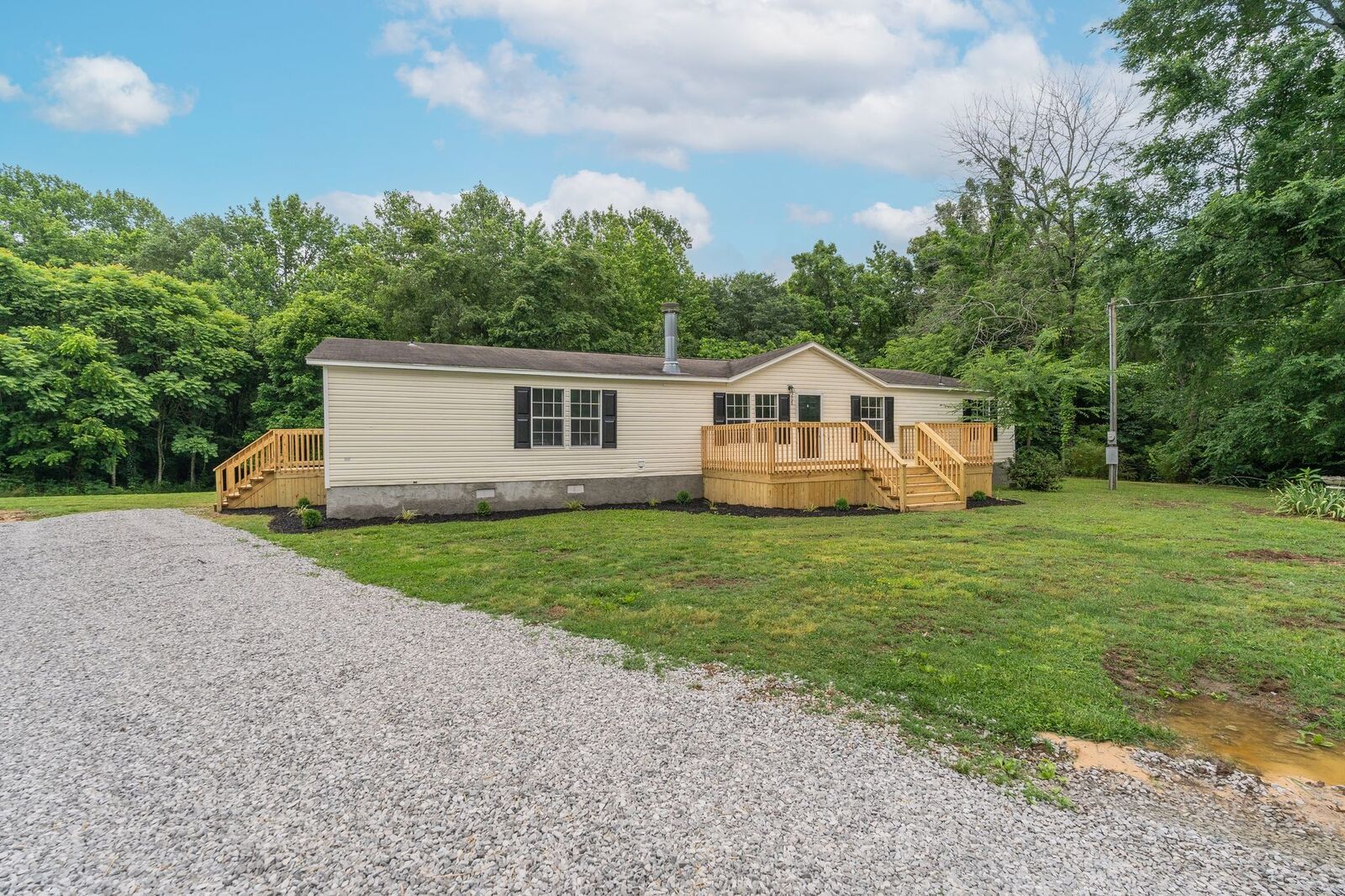 Property Photo: 208 Rhoads Ln TN 37342