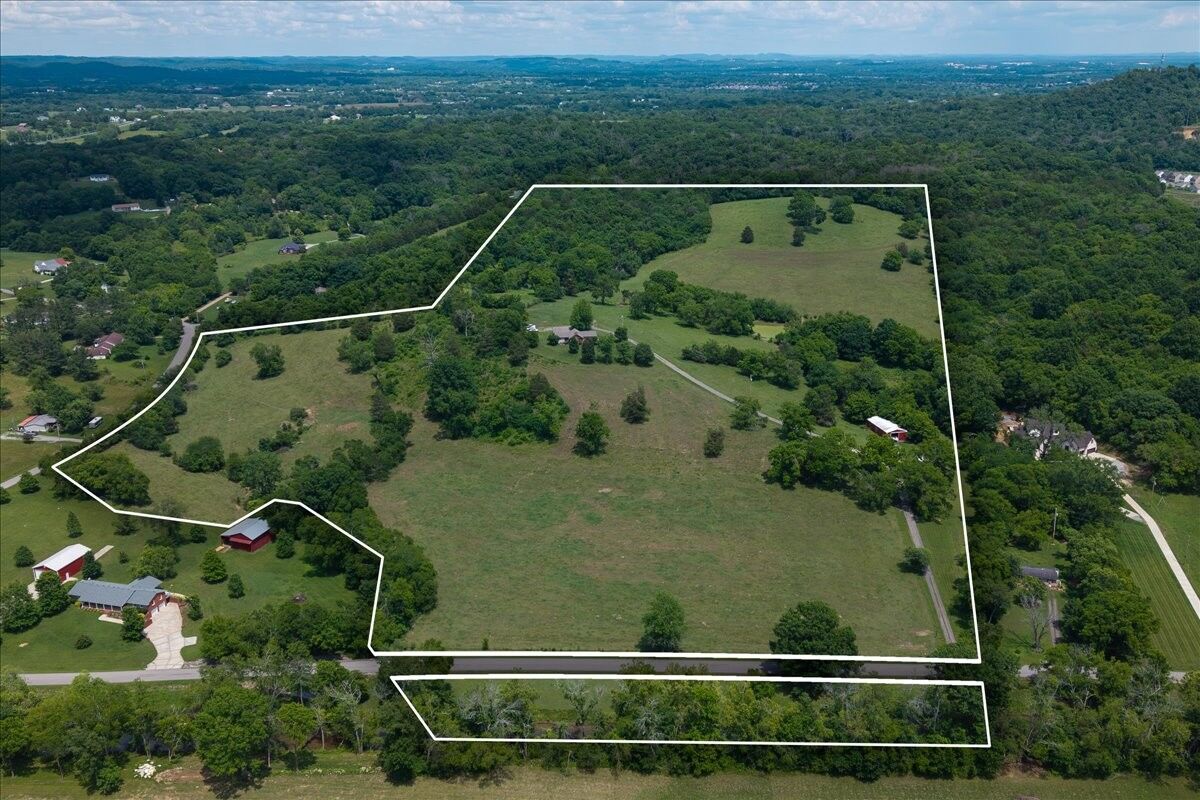Property Photo: 2025 Liberty Ln TN 37066