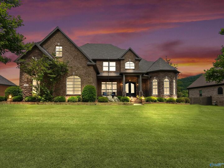 Property Photo:  10 Oakshire Place  AL 35748 