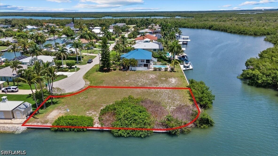 Property Photo:  429 San Juan Avenue  FL 34113 