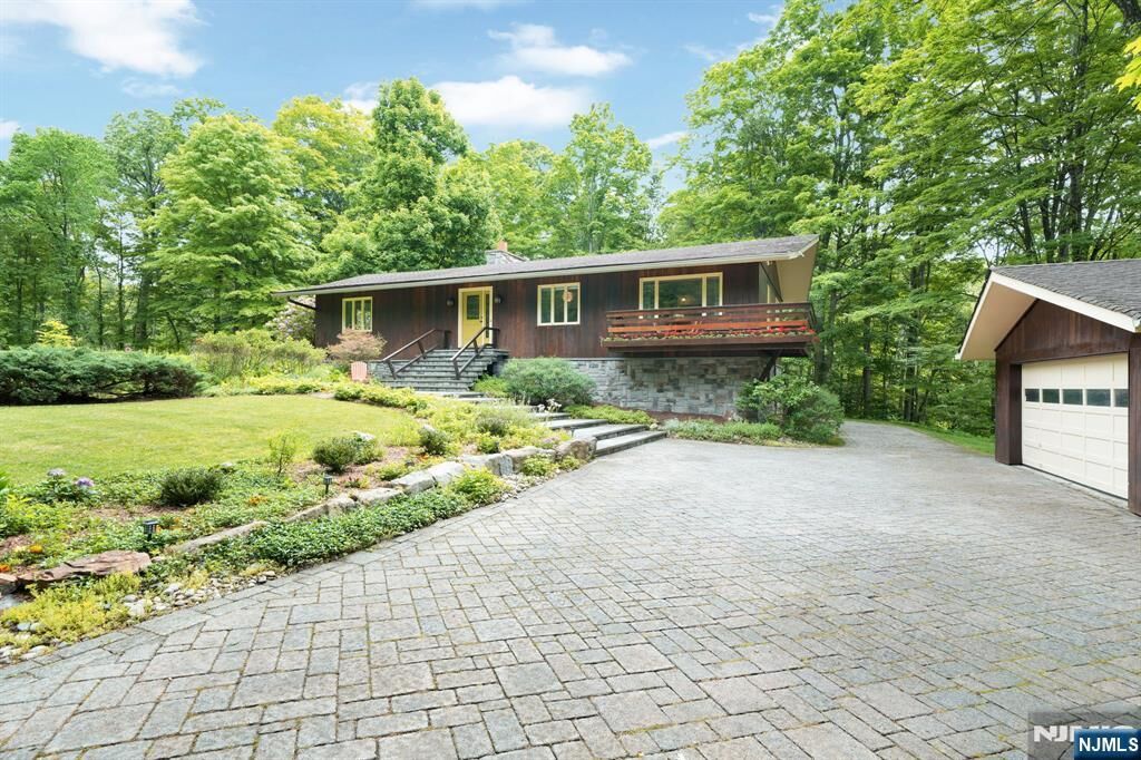 Property Photo:  235 Brook Valley Road  NJ 07082 