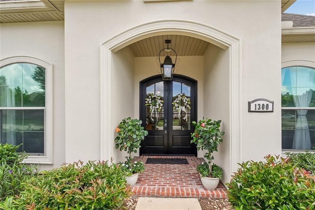 Property Photo:  1300 Avenue Lacroix  LA 70433 