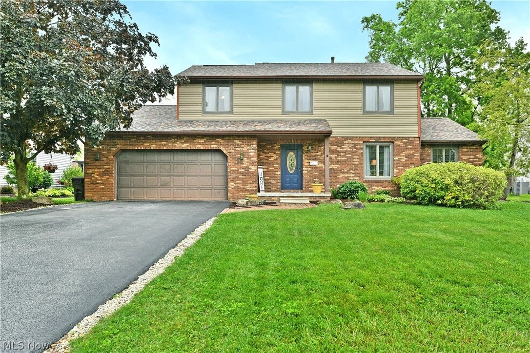 Property Photo: 348 Aspen Drive NW OH 44483