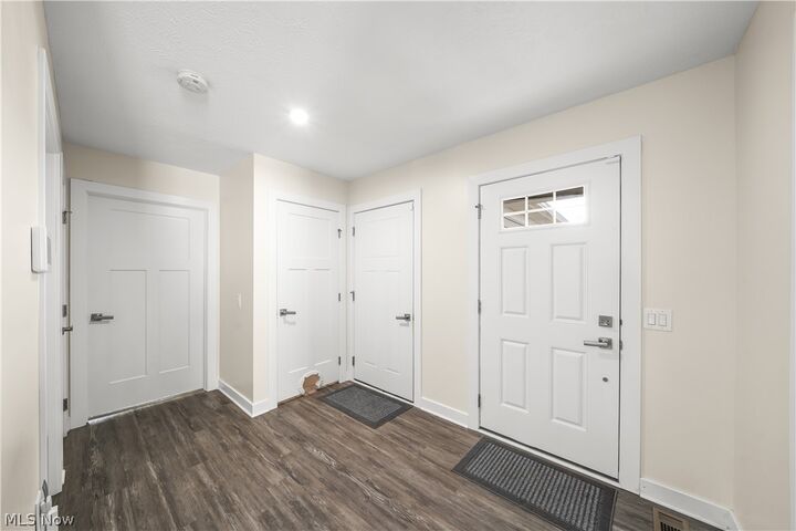 Property Photo: 1519 Duncan Way OH 44241