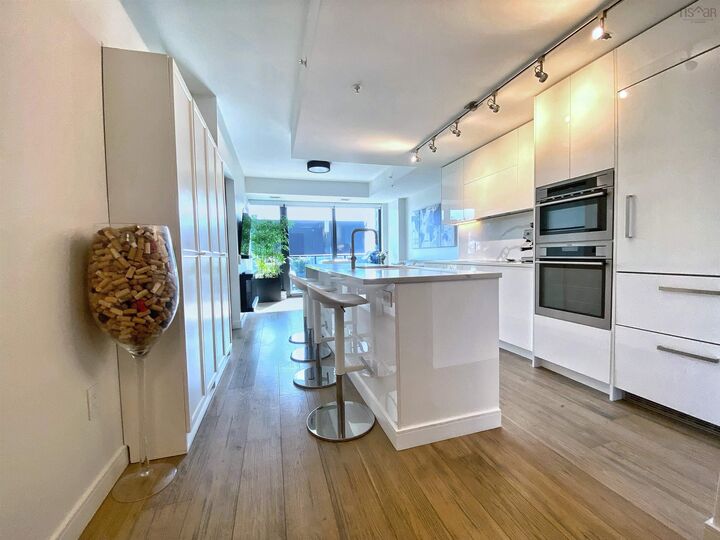 1407 1650 Granville Street — photo 1