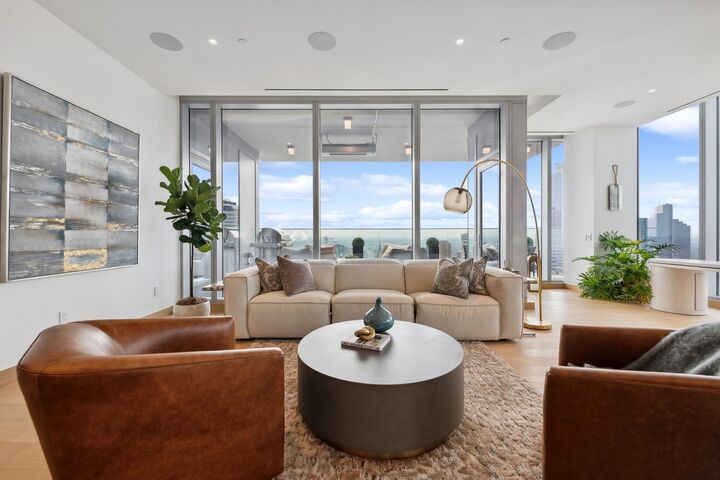 Property Photo:  255 Hennepin Ave 3107  MN 55401 