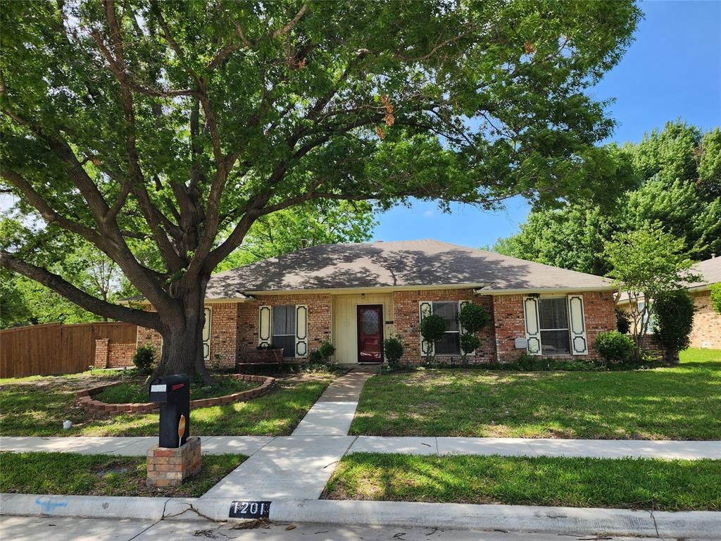 Property Photo: 1201 Dandelion Drive TX 75043
