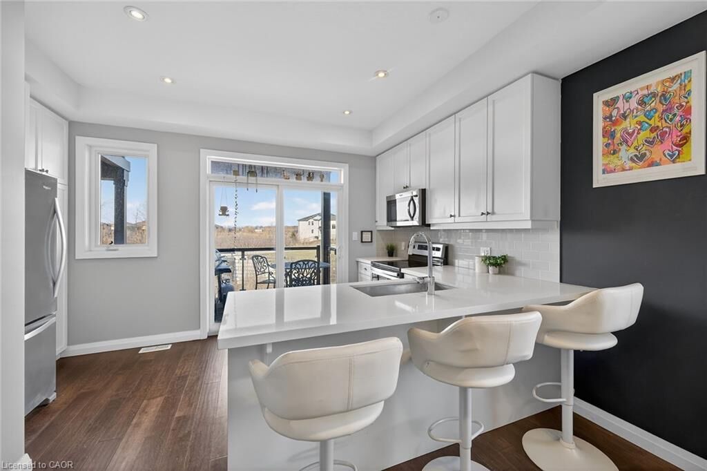 Property Photo:  35 Midhurst Heights 33  ON L8J 0K9 