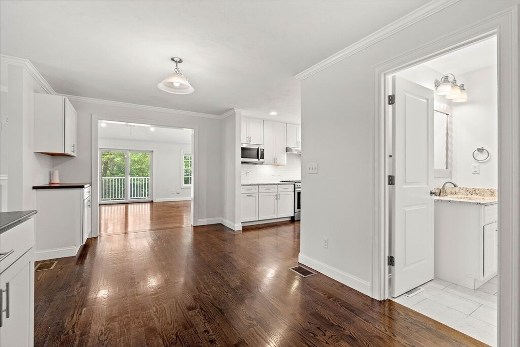 Property Photo:  24 Bartlett Ave 24  MA 01824 