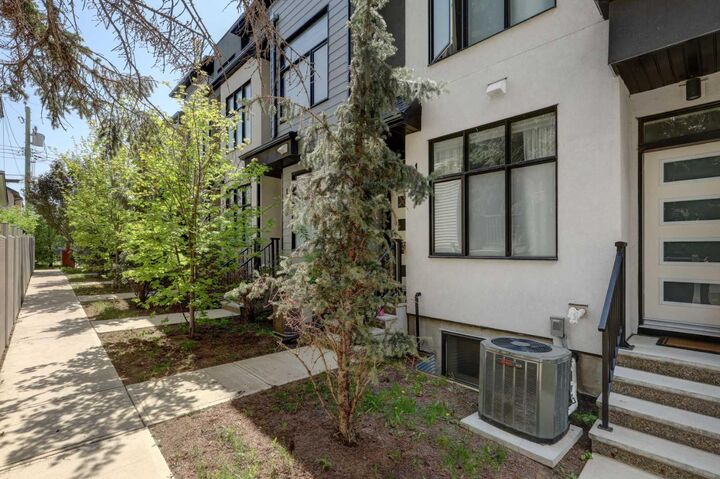 Property Photo: 408 27 Avenue NE 111 AB T2E 2A4