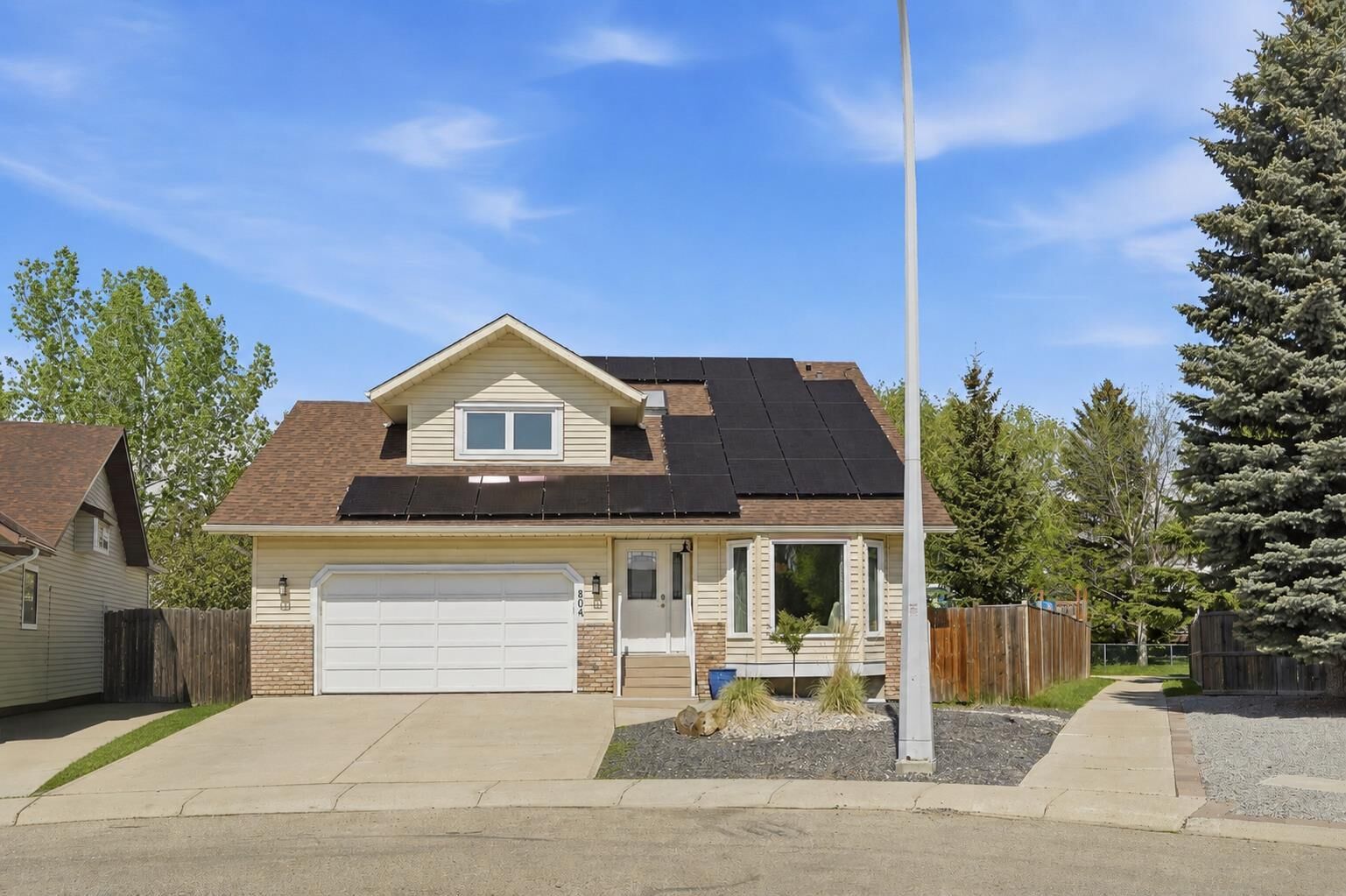 Property Photo:  804 Downey Place  AB T1S 1H6 
