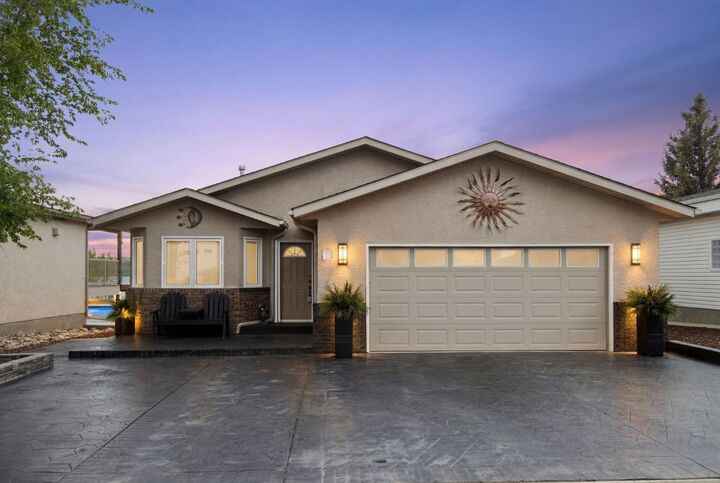 Property Photo: 654 Lakeside Drive AB T0B 2R0